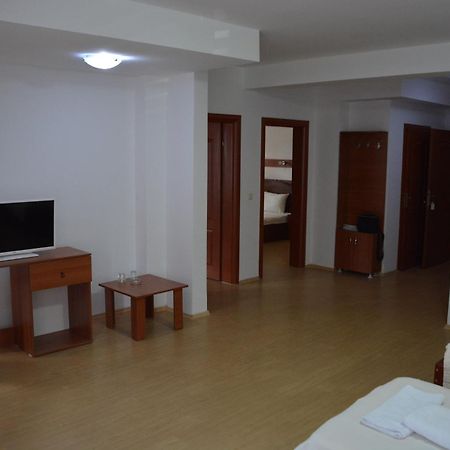 Arabella Hotel Kičevo Extérieur photo
