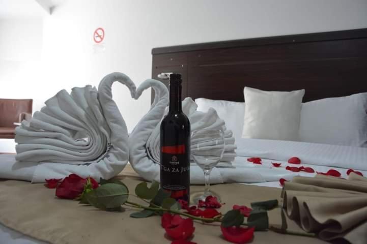 Arabella Hotel Kičevo Extérieur photo
