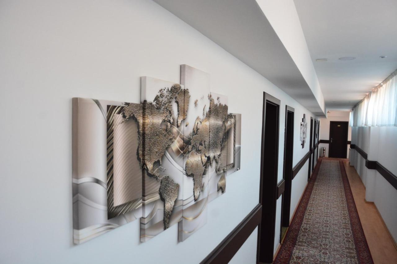 Arabella Hotel Kičevo Extérieur photo