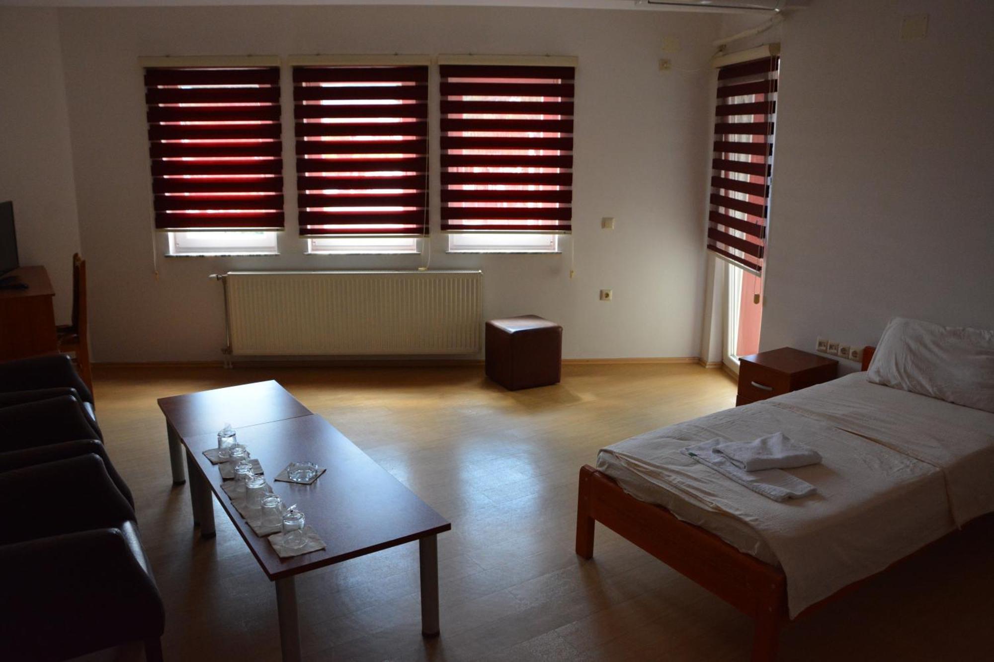 Arabella Hotel Kičevo Extérieur photo