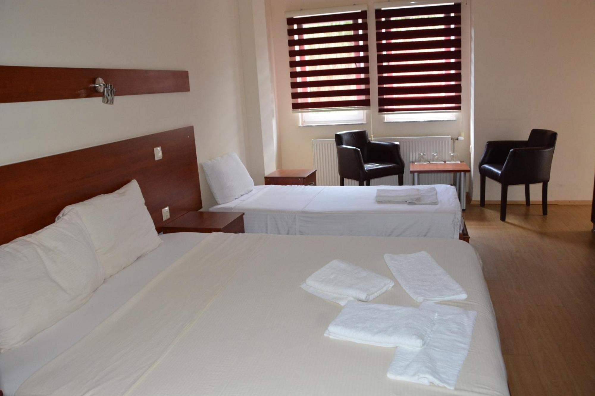 Arabella Hotel Kičevo Extérieur photo