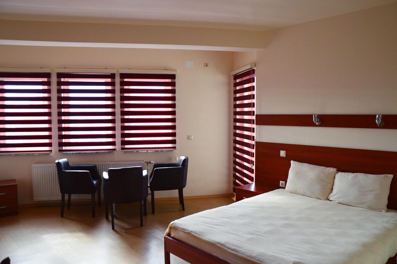 Arabella Hotel Kičevo Extérieur photo